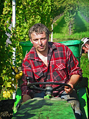 Norbert Drescher auf einem Traktor